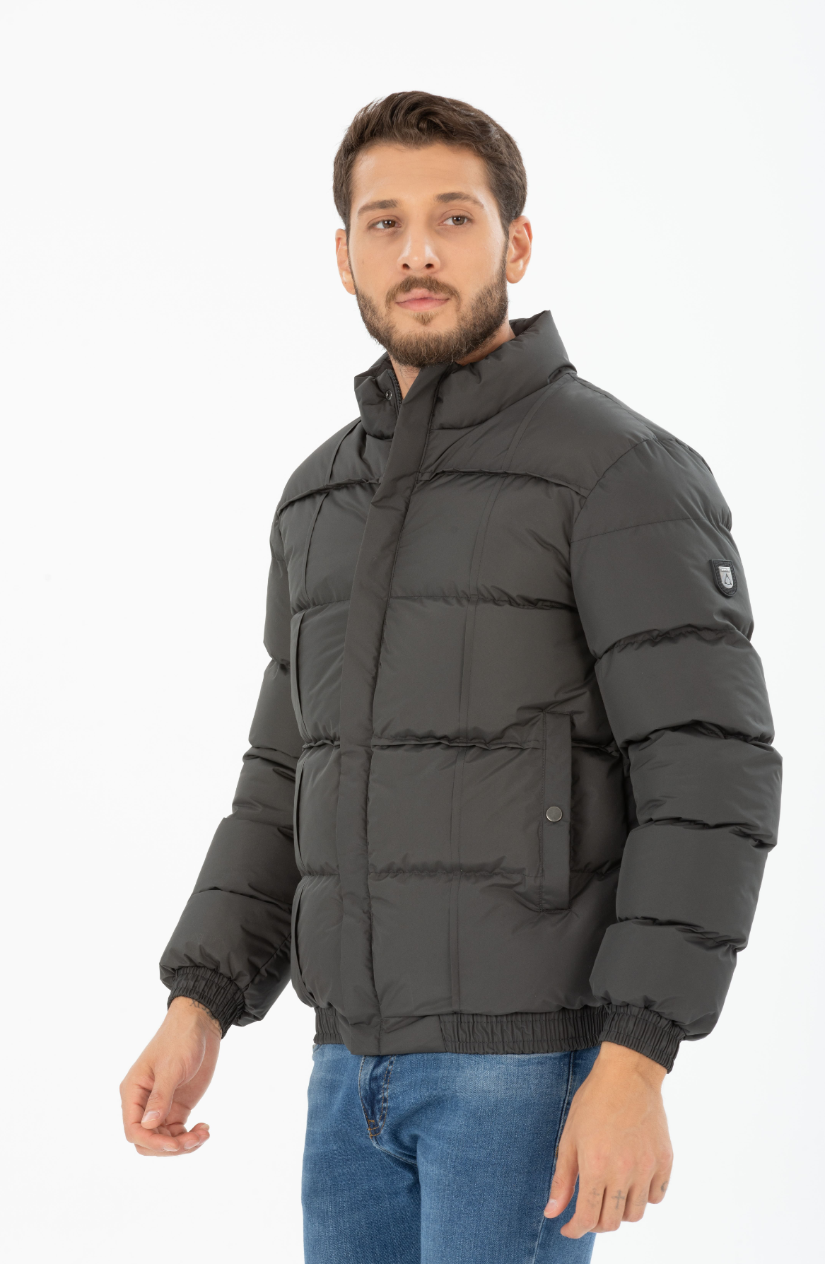 <tc>Doudoune sportive imperméable et coupe-vent pour homme.</tc>