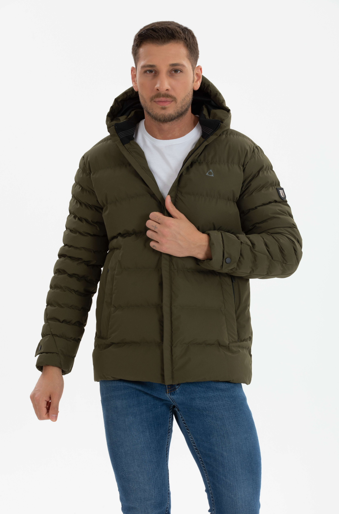 <tc>Doudoune sportive imperméable et coupe-vent pour homme.</tc>