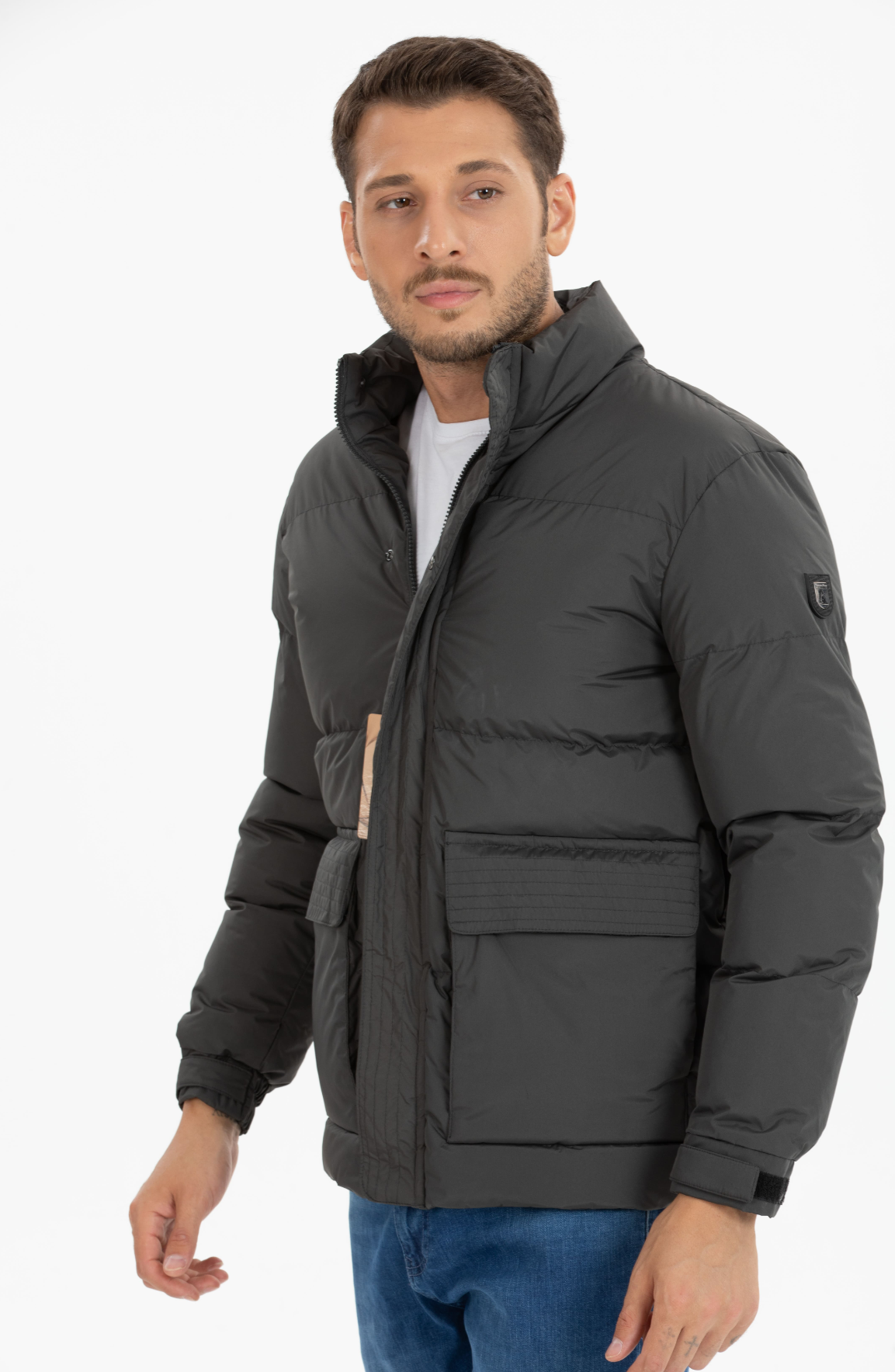 <tc>Doudoune imperméable et coupe-vent pour homme.</tc>