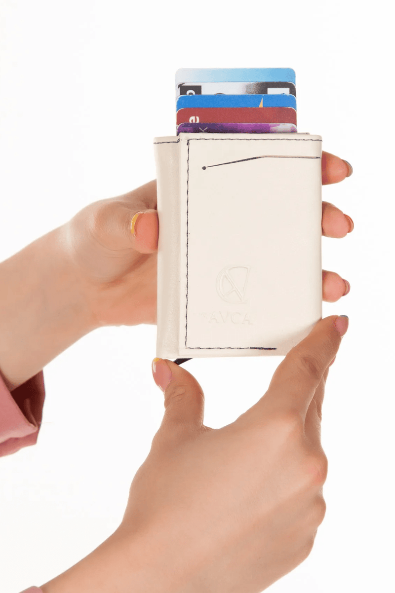 Porte-cartes en cuir vegan noir avec compartiment pour billets et mécanisme coulissant