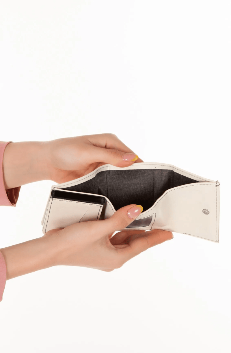 Porte-cartes en cuir vegan noir avec compartiment pour billets et mécanisme coulissant