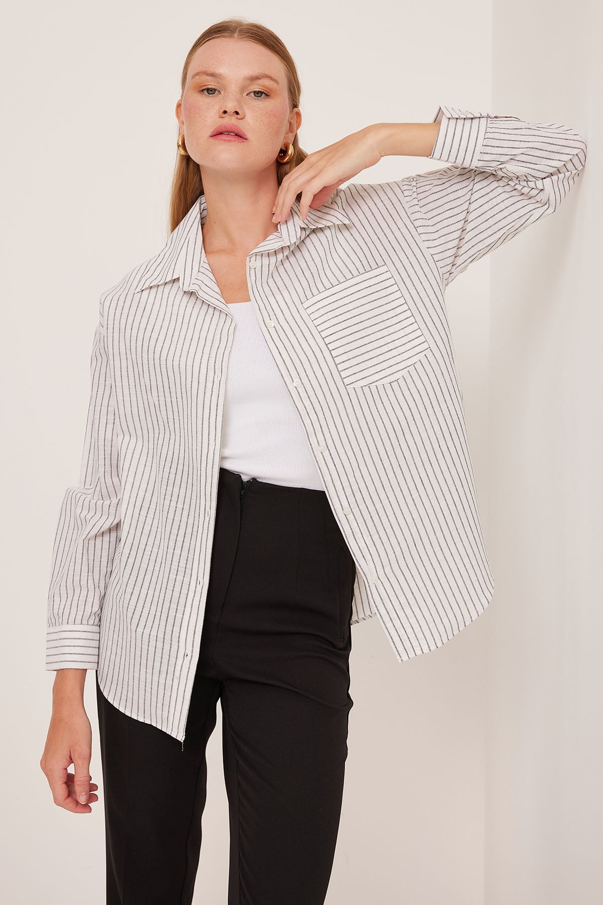 <tc>Chemise oversize en lin femme à rayures blanches 20252</tc>