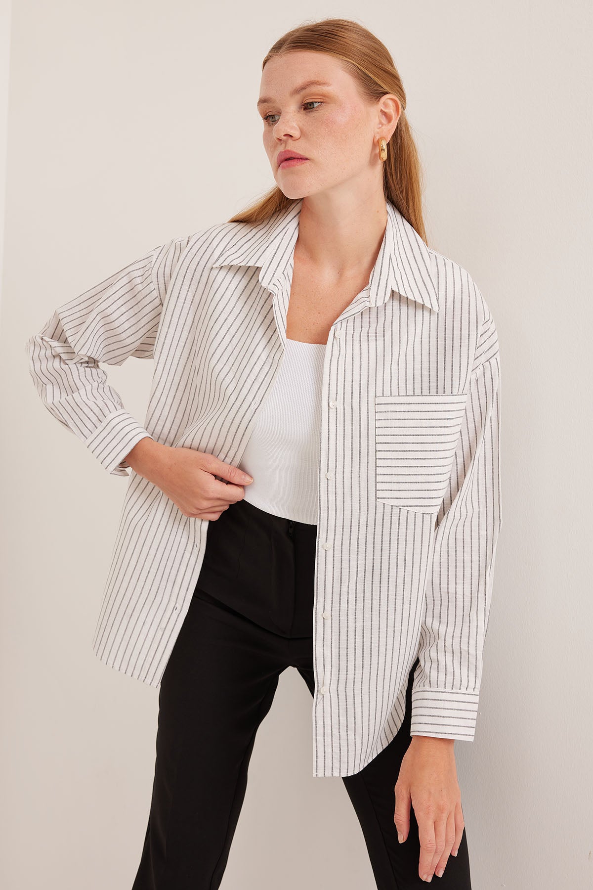 chemise oversize en lin à rayures blanches pour femme 20252