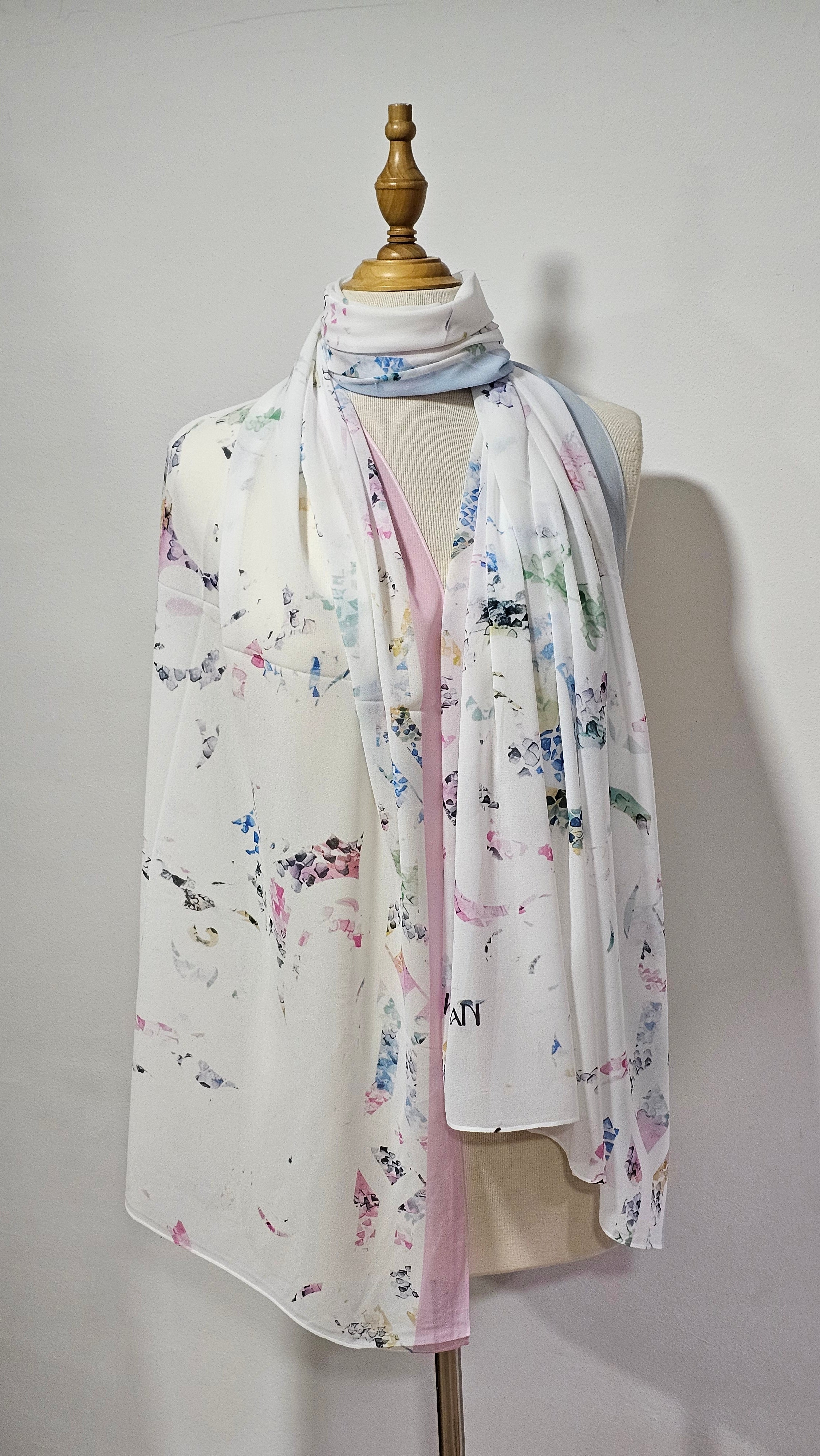 Châle en crêpe égyptien imprimé léger et élégant