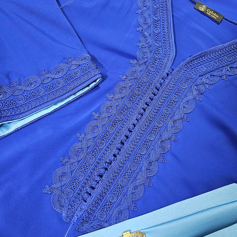 Caftan Moderne avec Ceinture Assortie & Broderies Poitrine