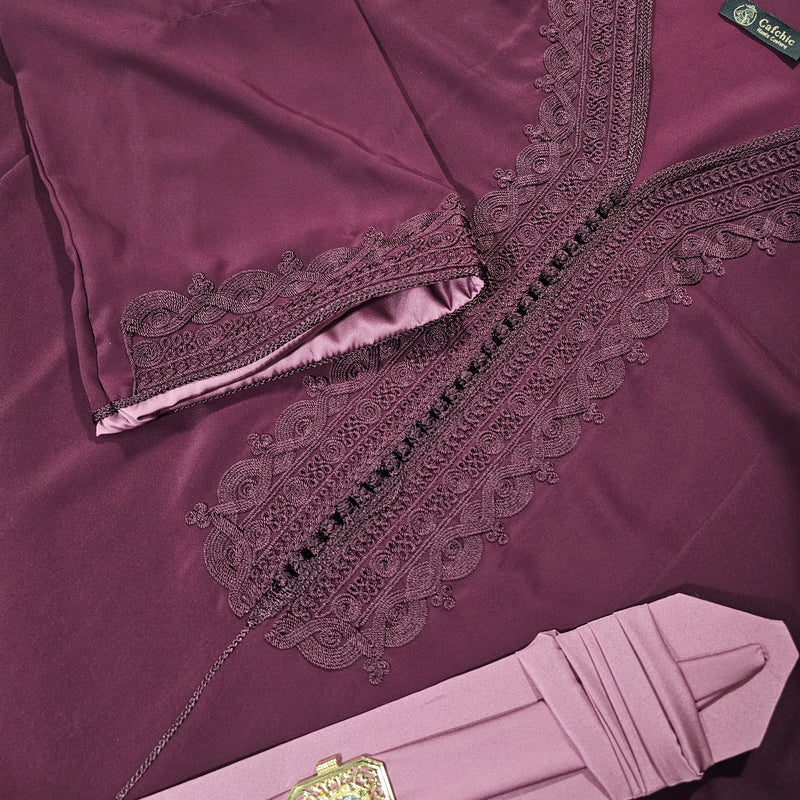 Caftan Moderne avec Ceinture Assortie & Broderies Poitrine