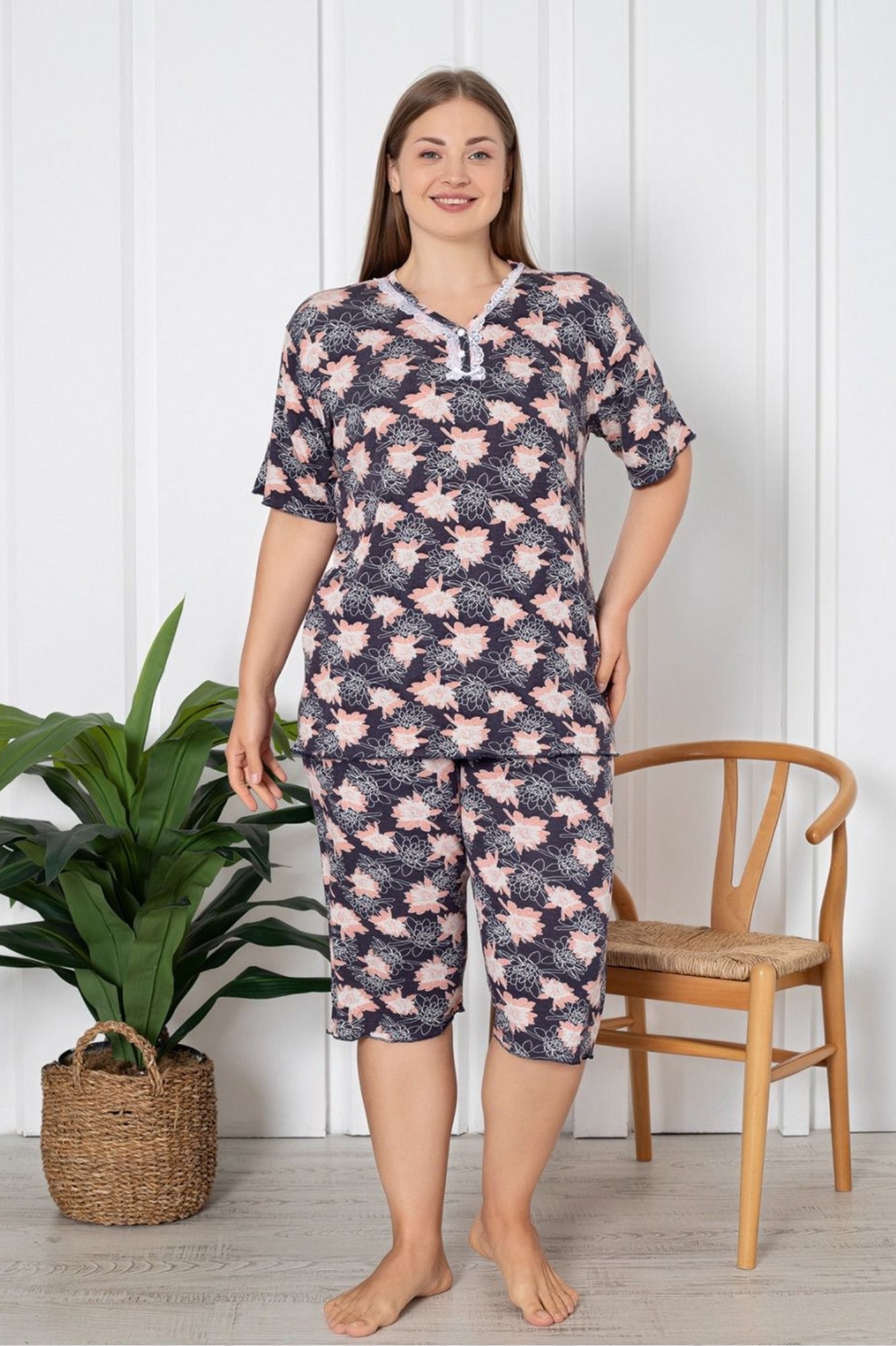 <tc>"Ensemble de pyjama à grande taille en viscose, avec motifs floraux et col à boutons, modèle X-Dreamy."</tc>