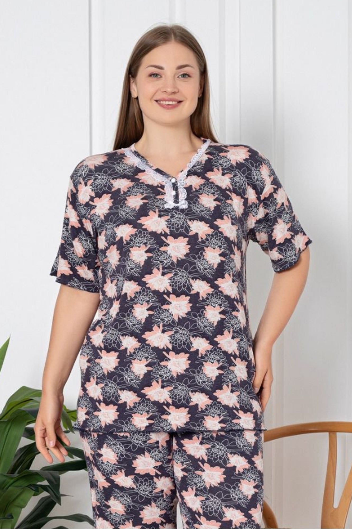 <tc>"Ensemble de pyjama à grande taille en viscose, avec motifs floraux et col à boutons, modèle X-Dreamy."</tc>