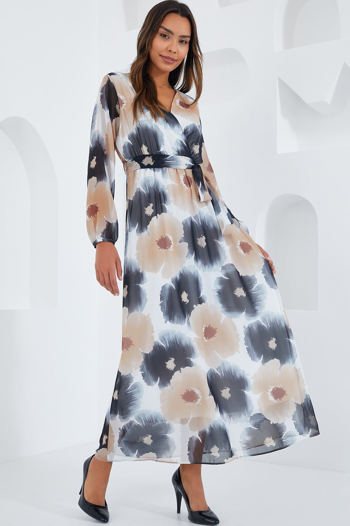 <tc>Robe en chiffon à motif floral 2134.</tc>