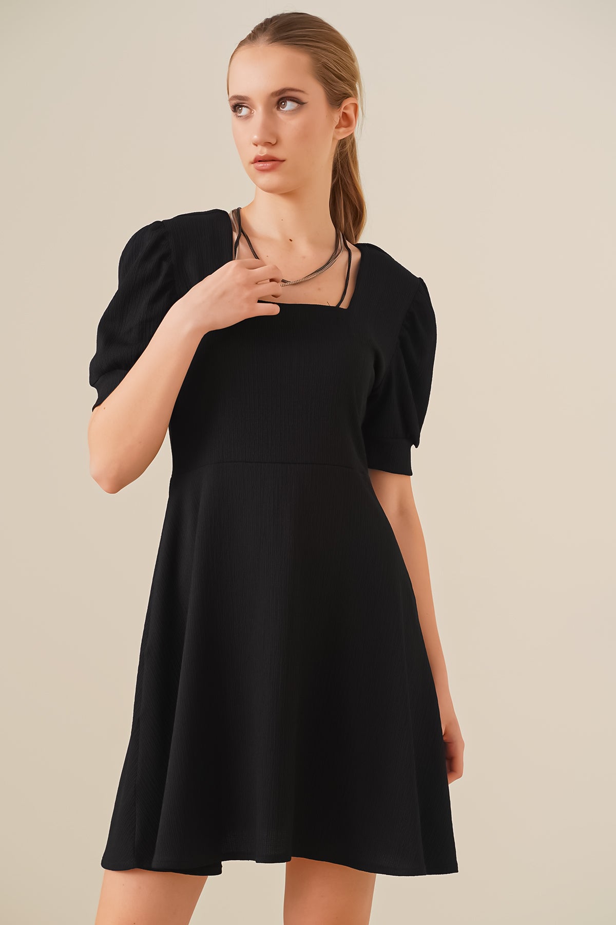 <tc>Robe en tricot à col carré Bigdart 2339.</tc>