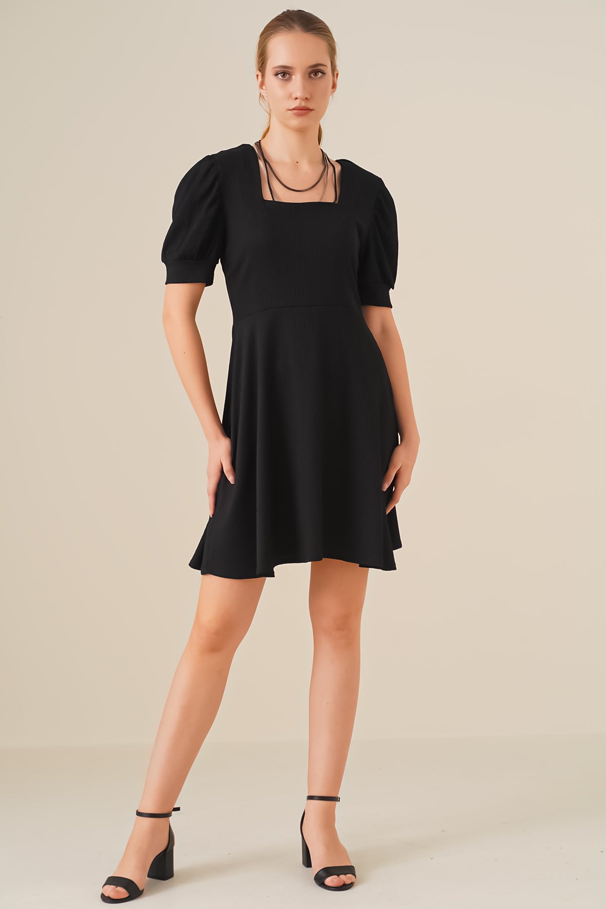 <tc>Robe en tricot à col carré Bigdart 2339.</tc>