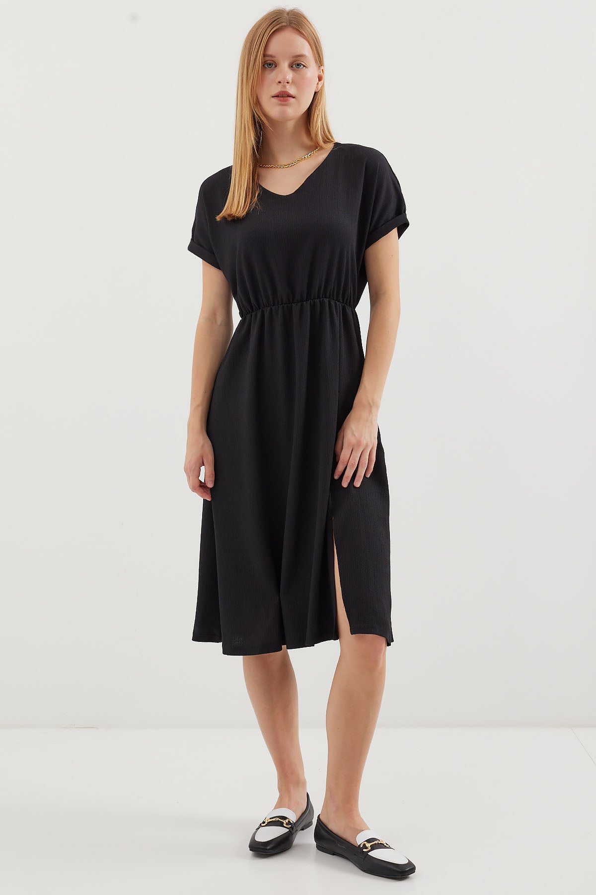 <tc>Robe en tricot à col en V avec fente 2378.</tc>