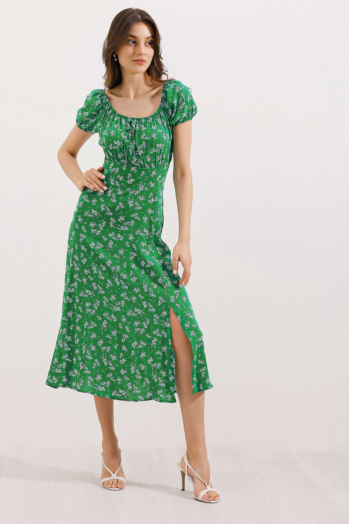 <tc>Robe en viscose à fleurs avec fente 2427</tc>