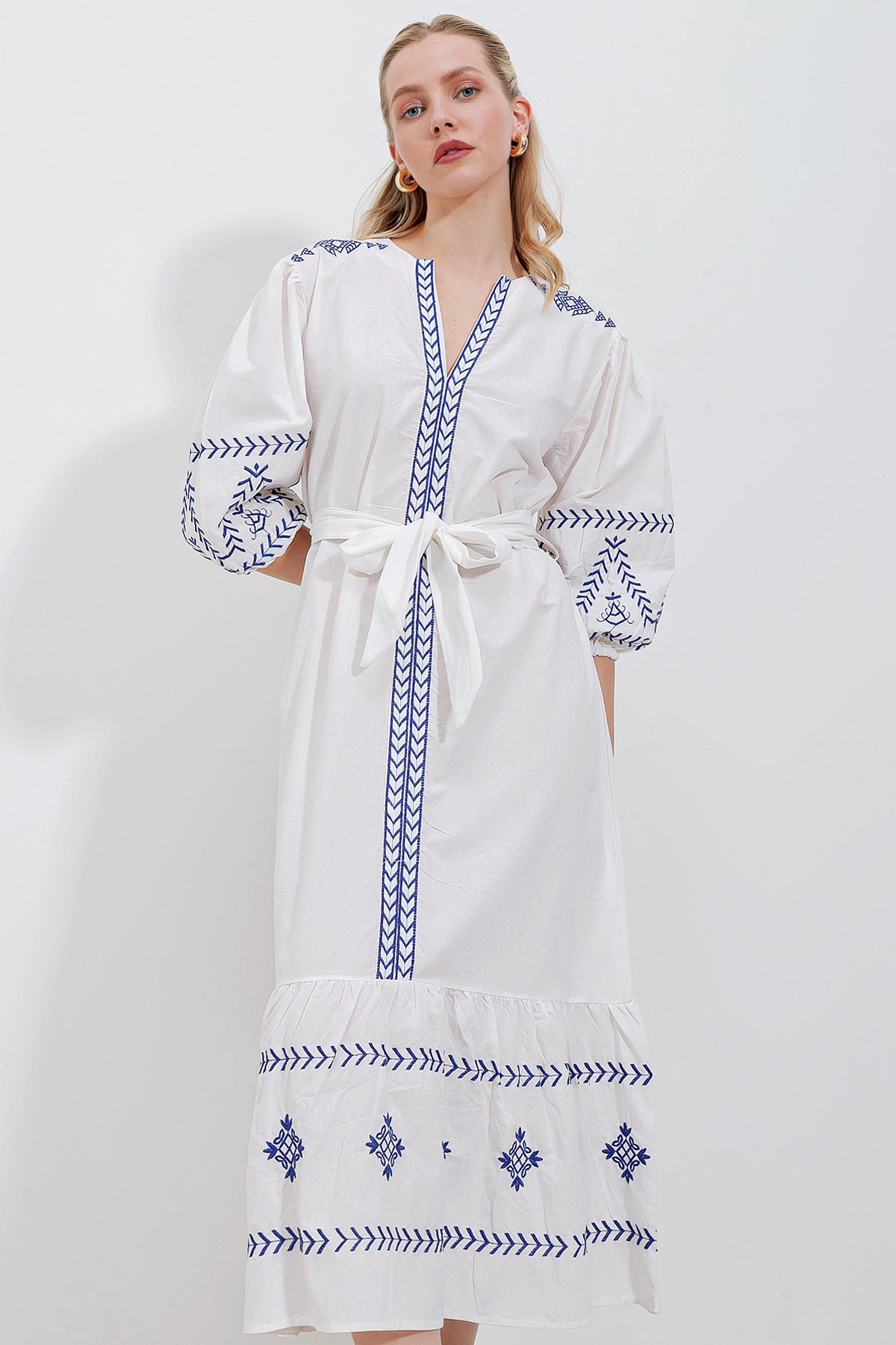 <tc>Robe en lin brodée 2479</tc>