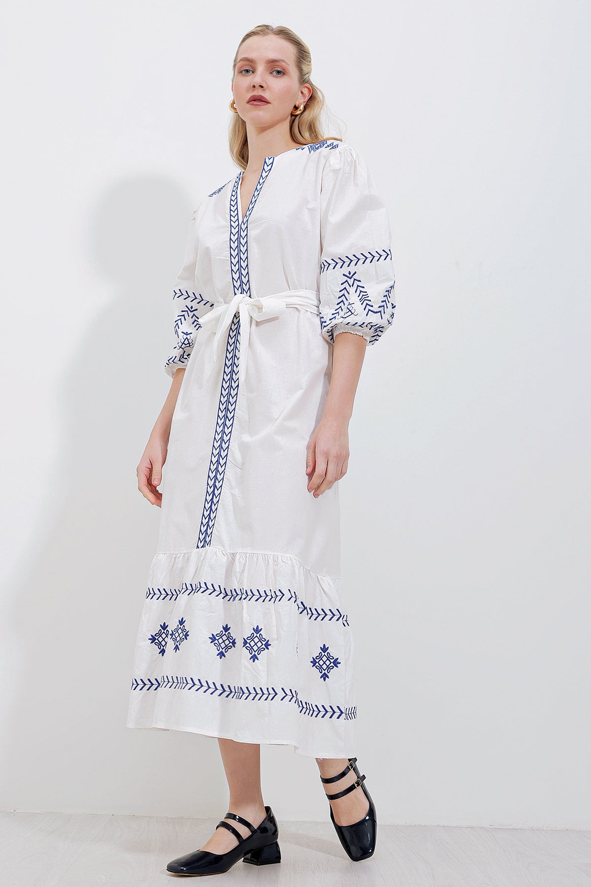 <tc>Robe en lin brodée 2479</tc>