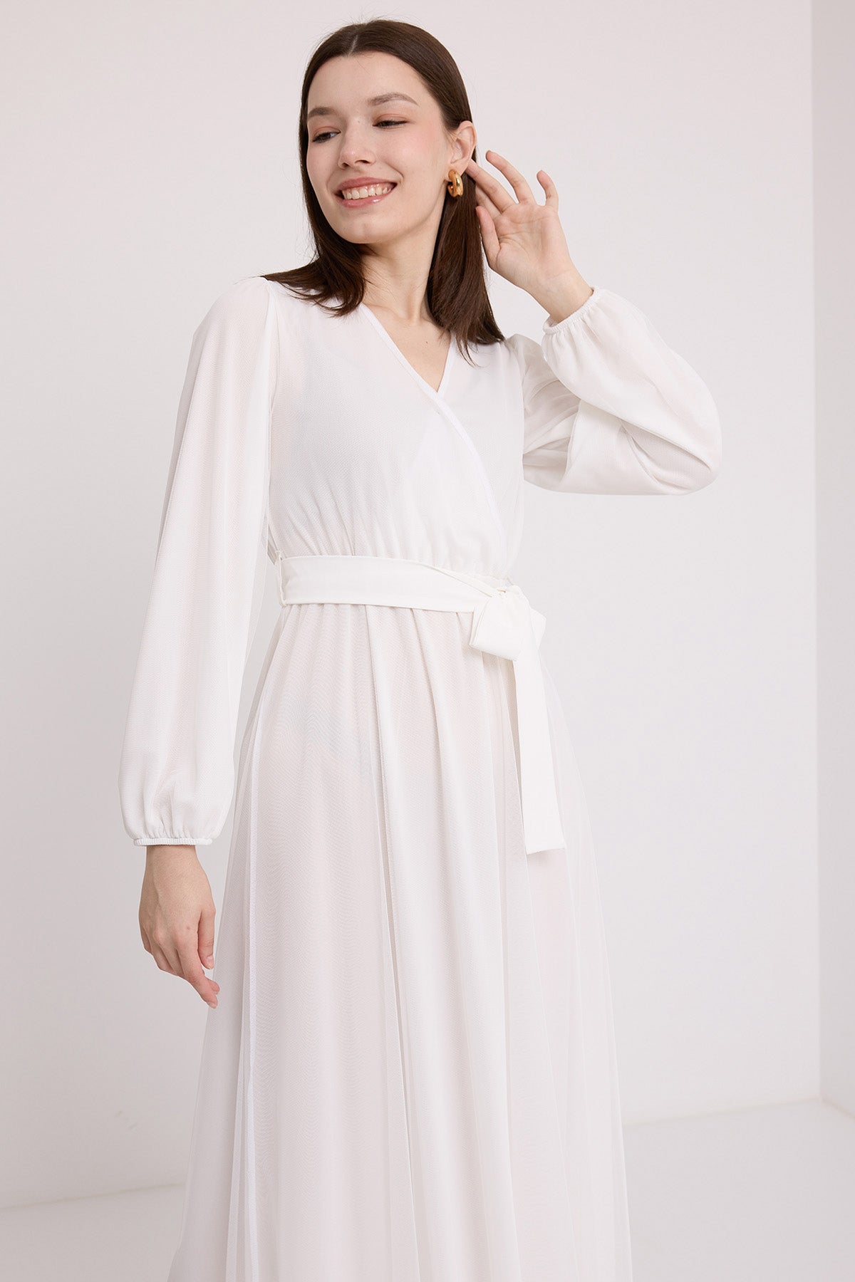 <tc>Robe en chiffon à col croisé avec détails en tulle 2484.</tc>