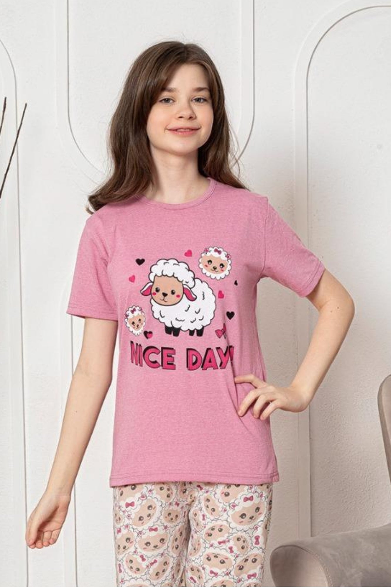 <tc>"Ensemble Capri pour fille à manches courtes en coton avec motifs, modèle Farya Kids."</tc>