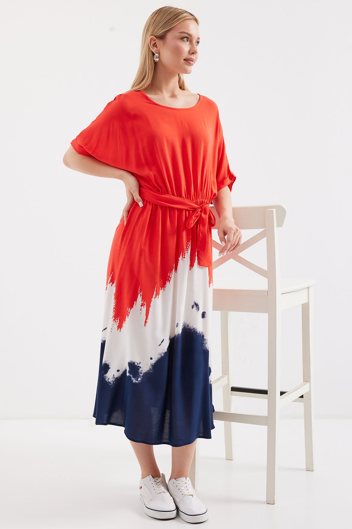 <tc>Robe en viscose à manches courtes avec motif 2504.</tc>