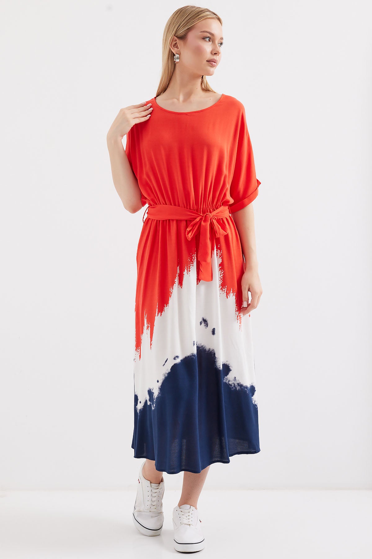 <tc>Robe en viscose à manches courtes avec motif 2504.</tc>