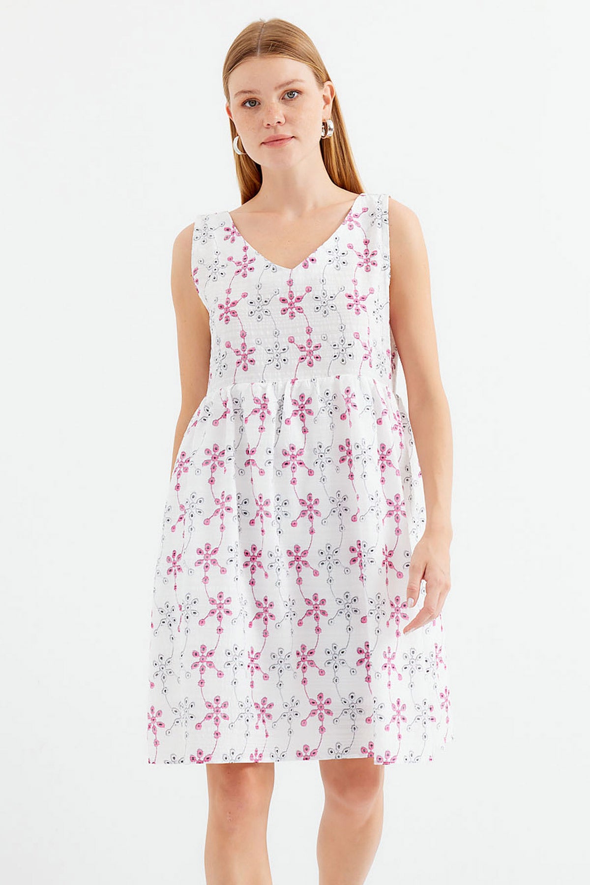 <tc>Robe mini à motif et décolleté en V 2507</tc>