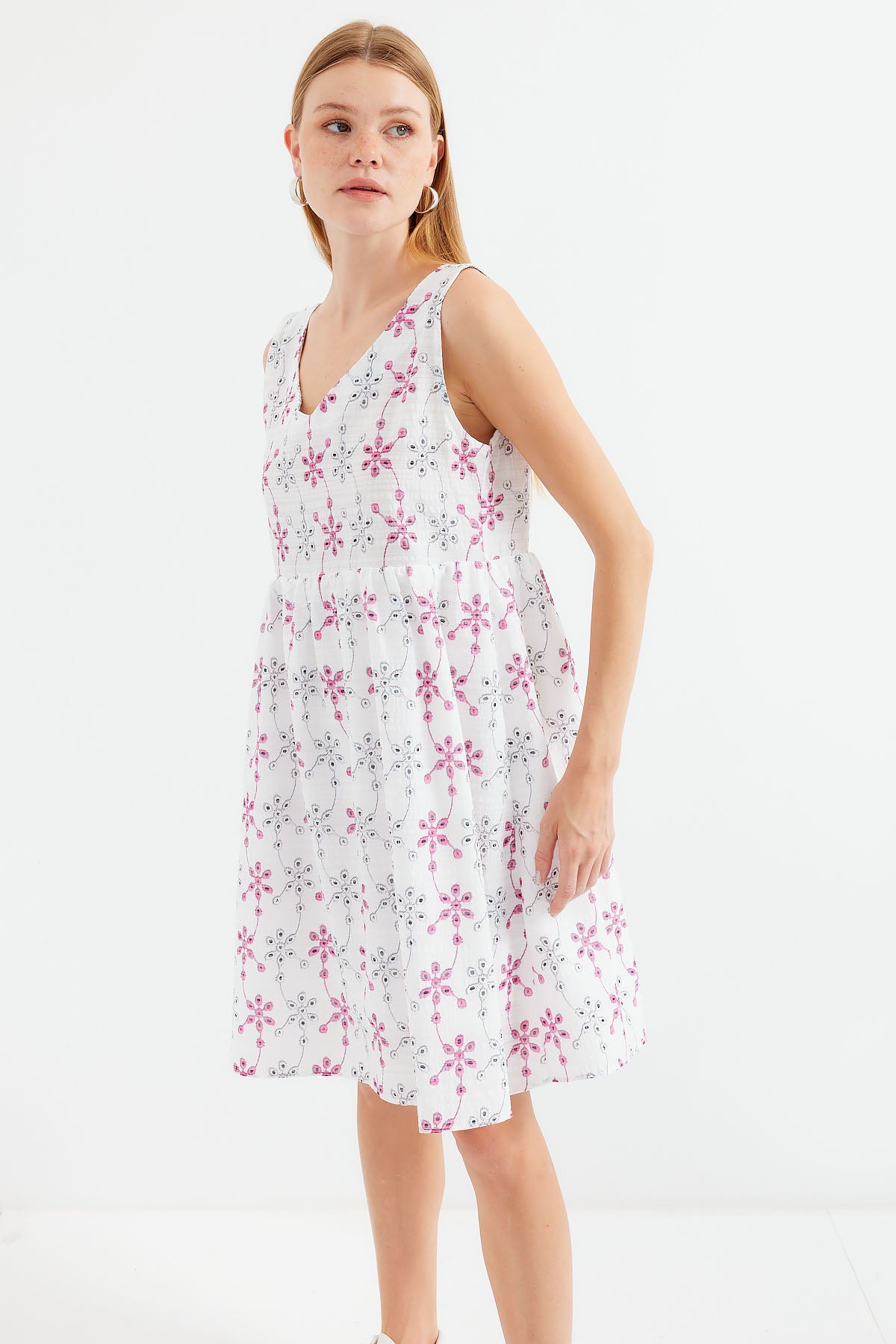 <tc>Robe mini à motif et décolleté en V 2507</tc>