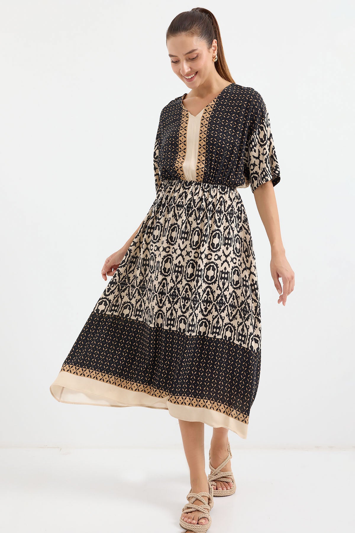 <tc>Robe en viscose à manches courtes et motif 2517.</tc>