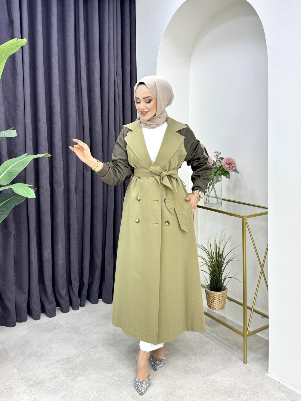 <tc>Lamia Trench-Coat</tc>