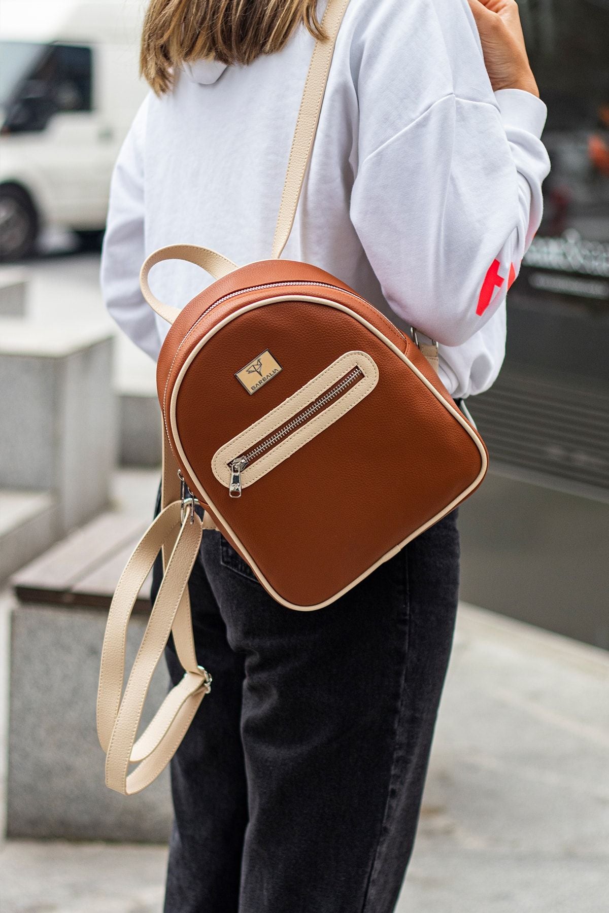 Oslo Çift Iç Cep Detaylı Dış Fermuar Gözlü Çok Bölmeli Taba Bej Kadın Sırt Çantası - Justyol