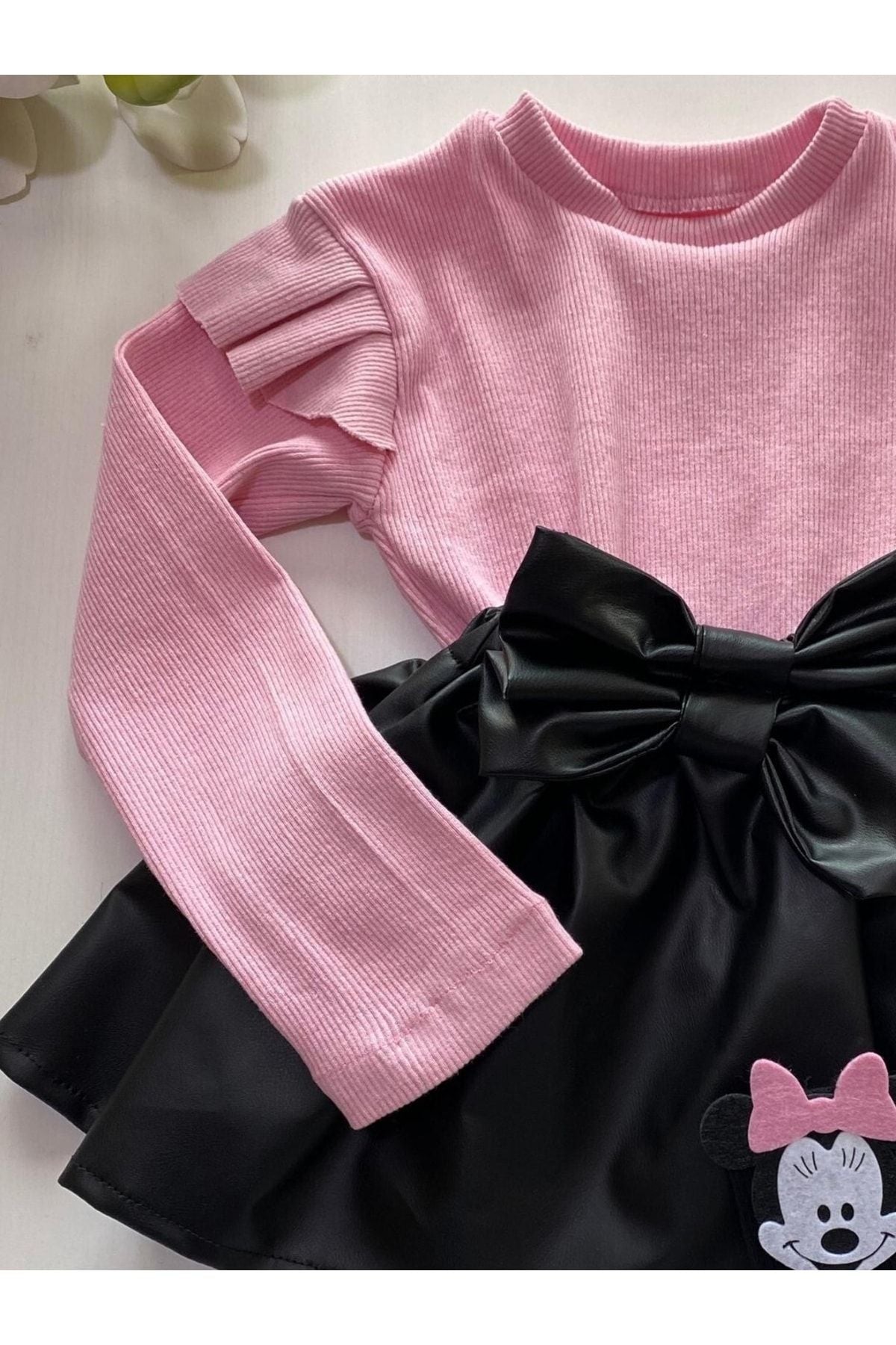 Özge Başaran Leather Skirt, Bodysuit And Knee High Socks - Justyol