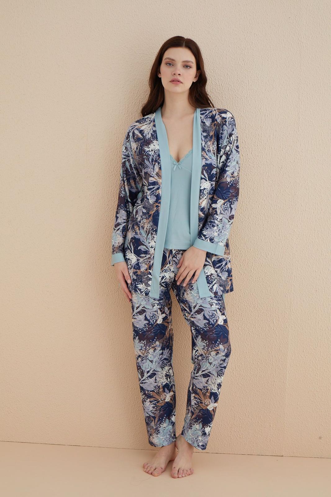 <tc>Ensemble de pyjama en bambou Dreamy Marla à fleurs avec peignoir et bretelles, 3 pièces.</tc>