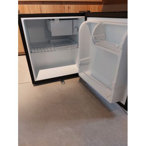 Mini bar 50L, format compact et élégant pour les petits espaces. Digitronics