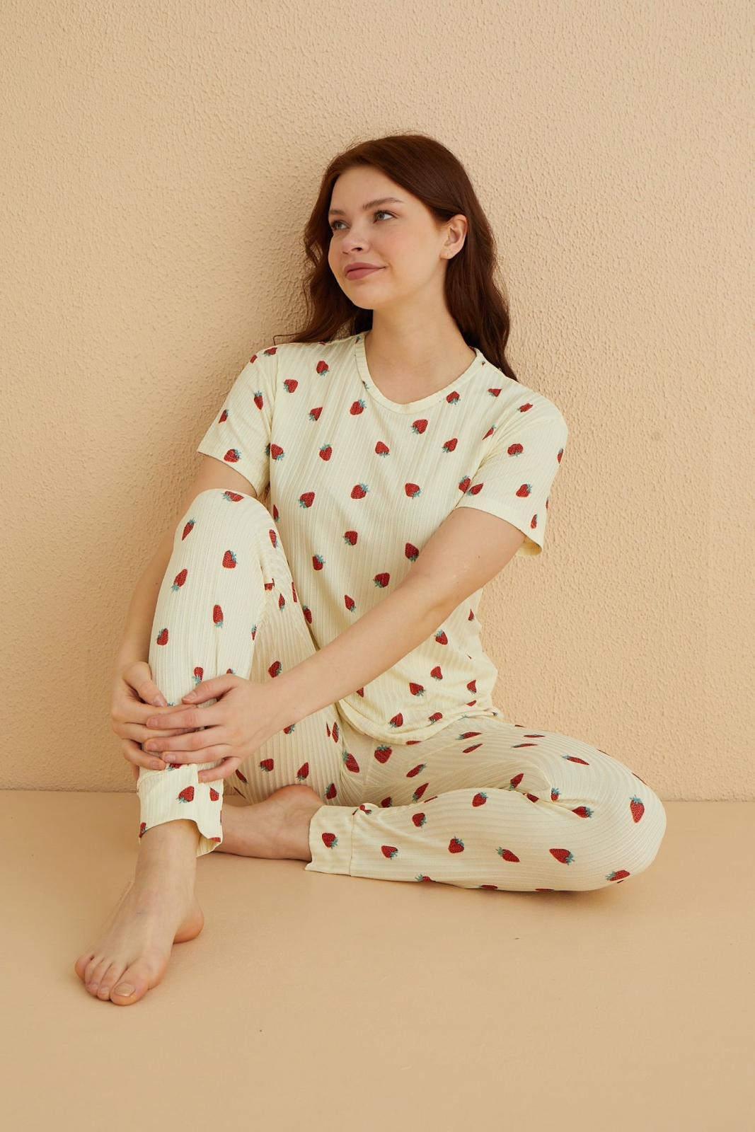 dreamy ipeksi kaşkorse çilek desenli kisa kollu pijama takimi