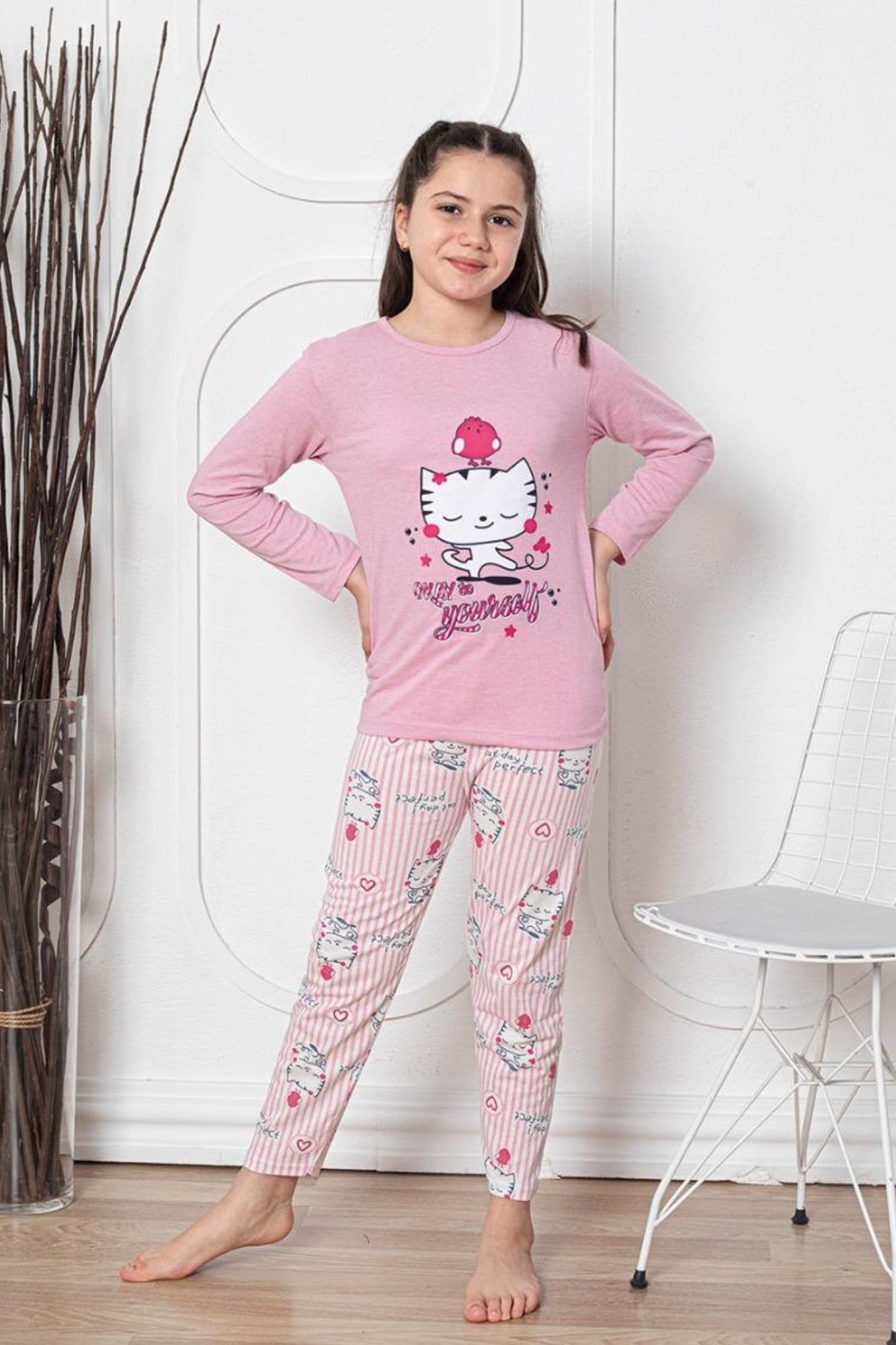 <tc>"Ensemble de pyjama long à manches pour fille en coton à motifs, modèle Farya Kids."</tc>