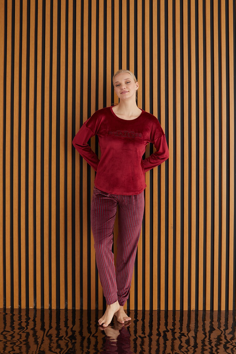 <tc>Ensemble de pyjama en velours français à rayures avec bas de jambes à poignets, Luxury Velvet.</tc>