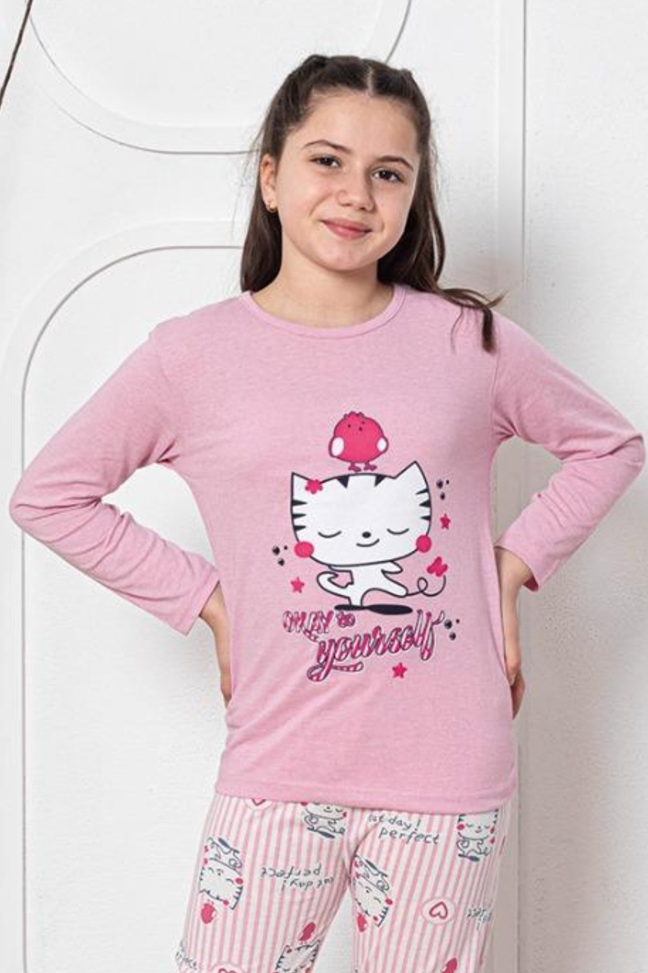 <tc>"Ensemble de pyjama long à manches pour fille en coton à motifs, modèle Farya Kids."</tc>