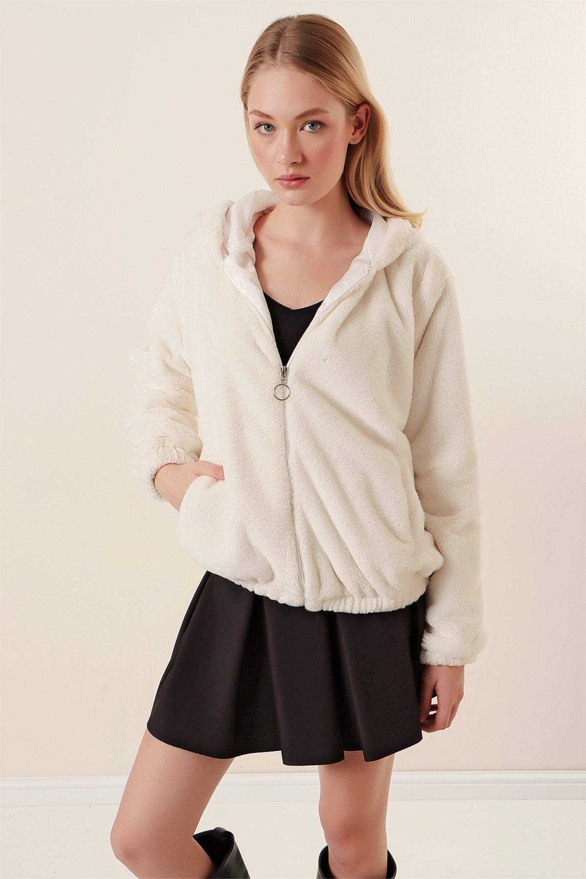 <tc>5091 manteau doublé avec capuche et fourrure</tc>