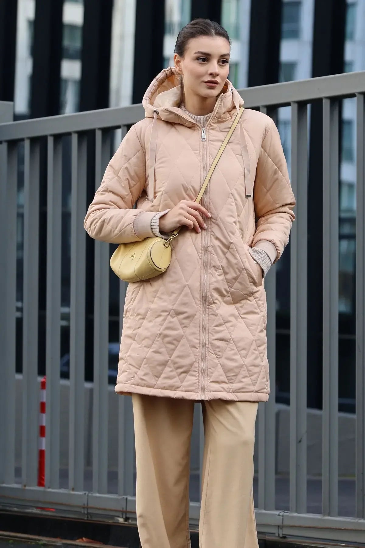 5138 Manteau long matelassé femme style doudoune - Justyol