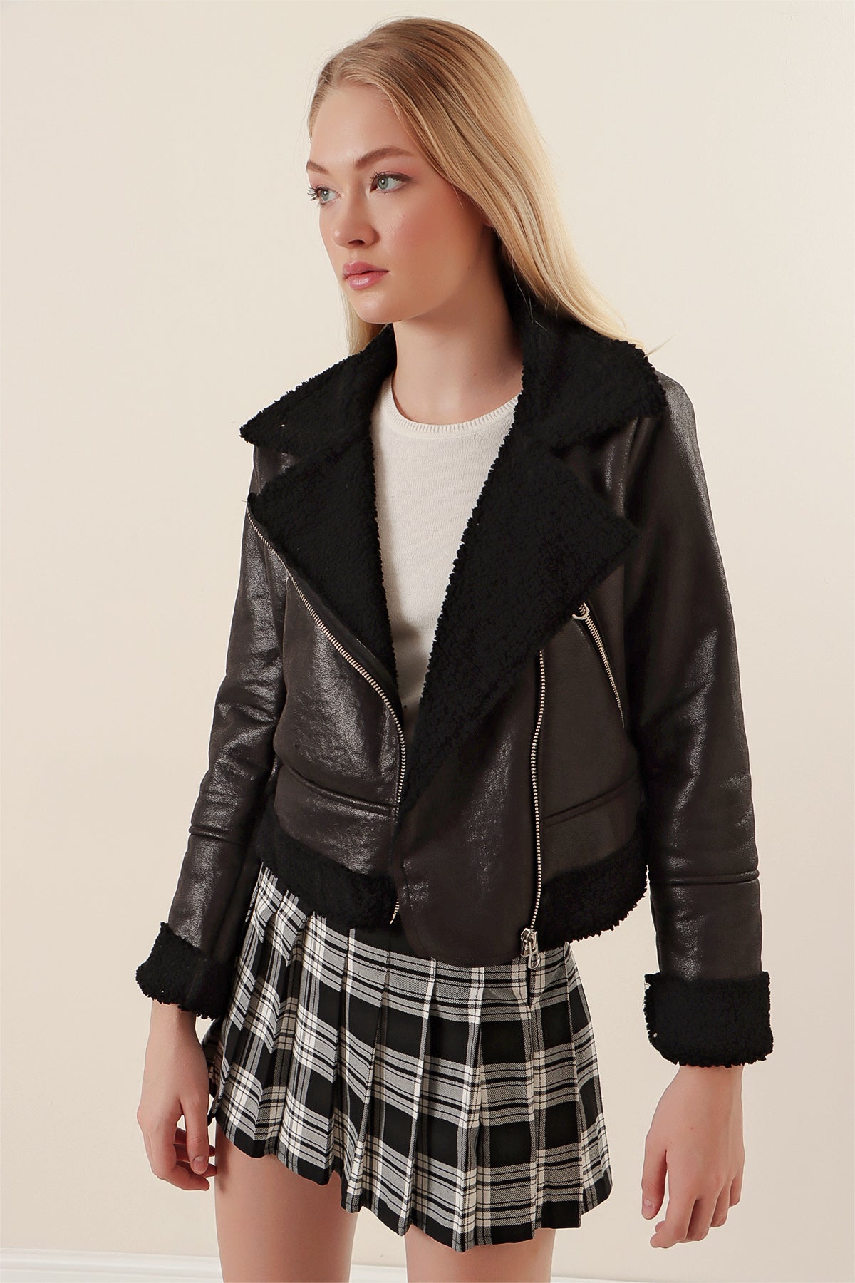 <tc>Veste en cuir croisée avec col en fausse fourrure 5155</tc>