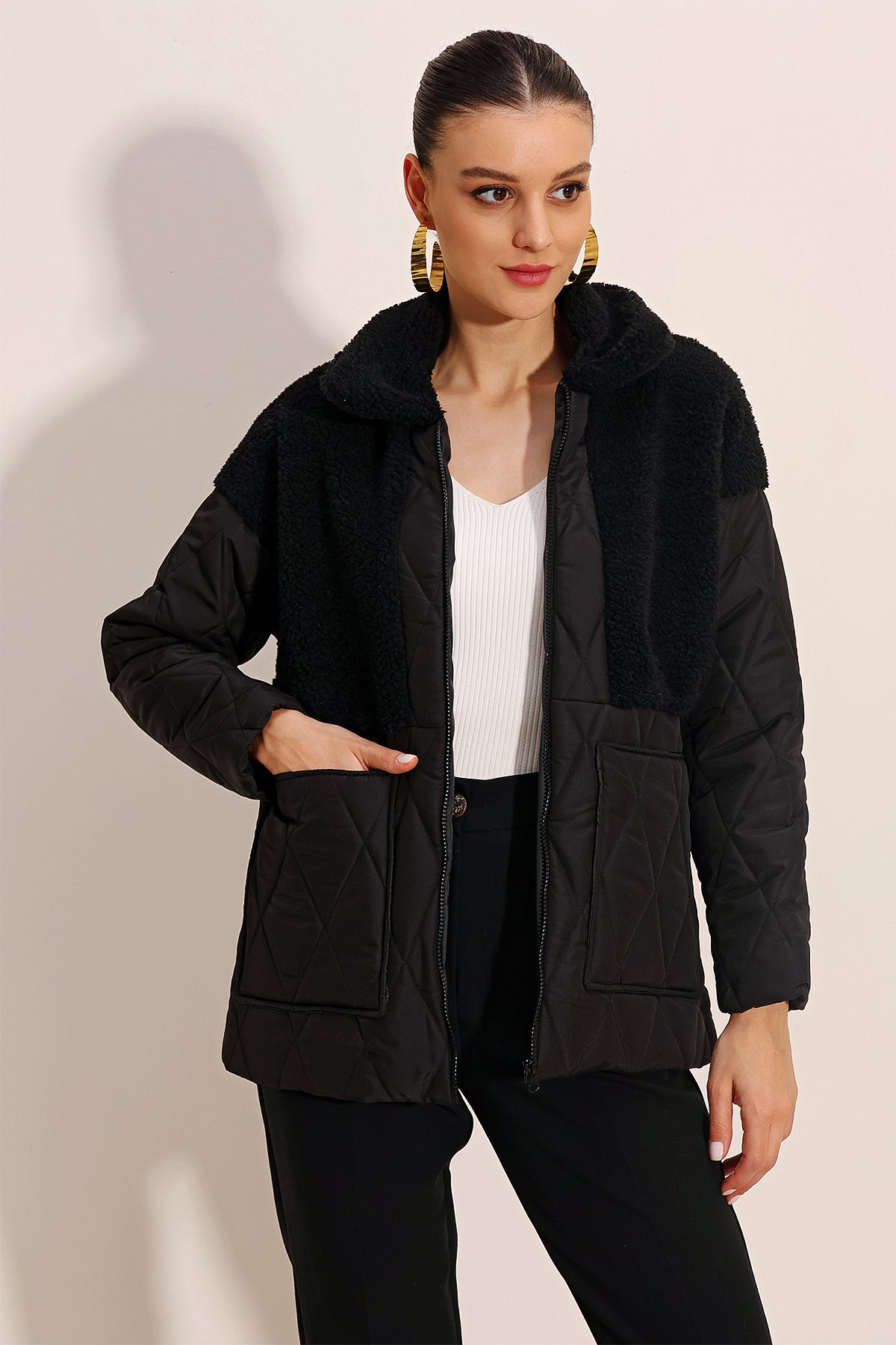 <tc>5182 manteau en duvet oversize avec détails en peluche</tc>