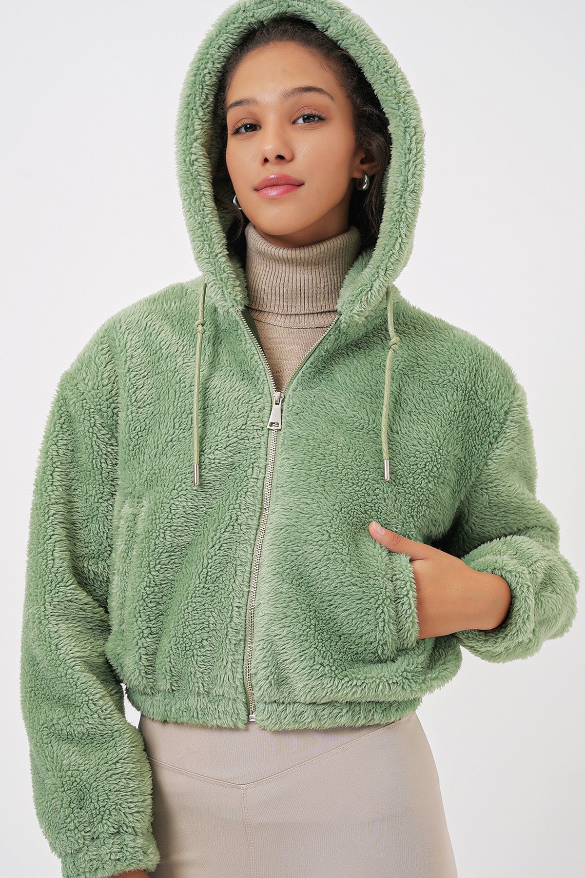 5193 kapüşonlu peluş crop ceket