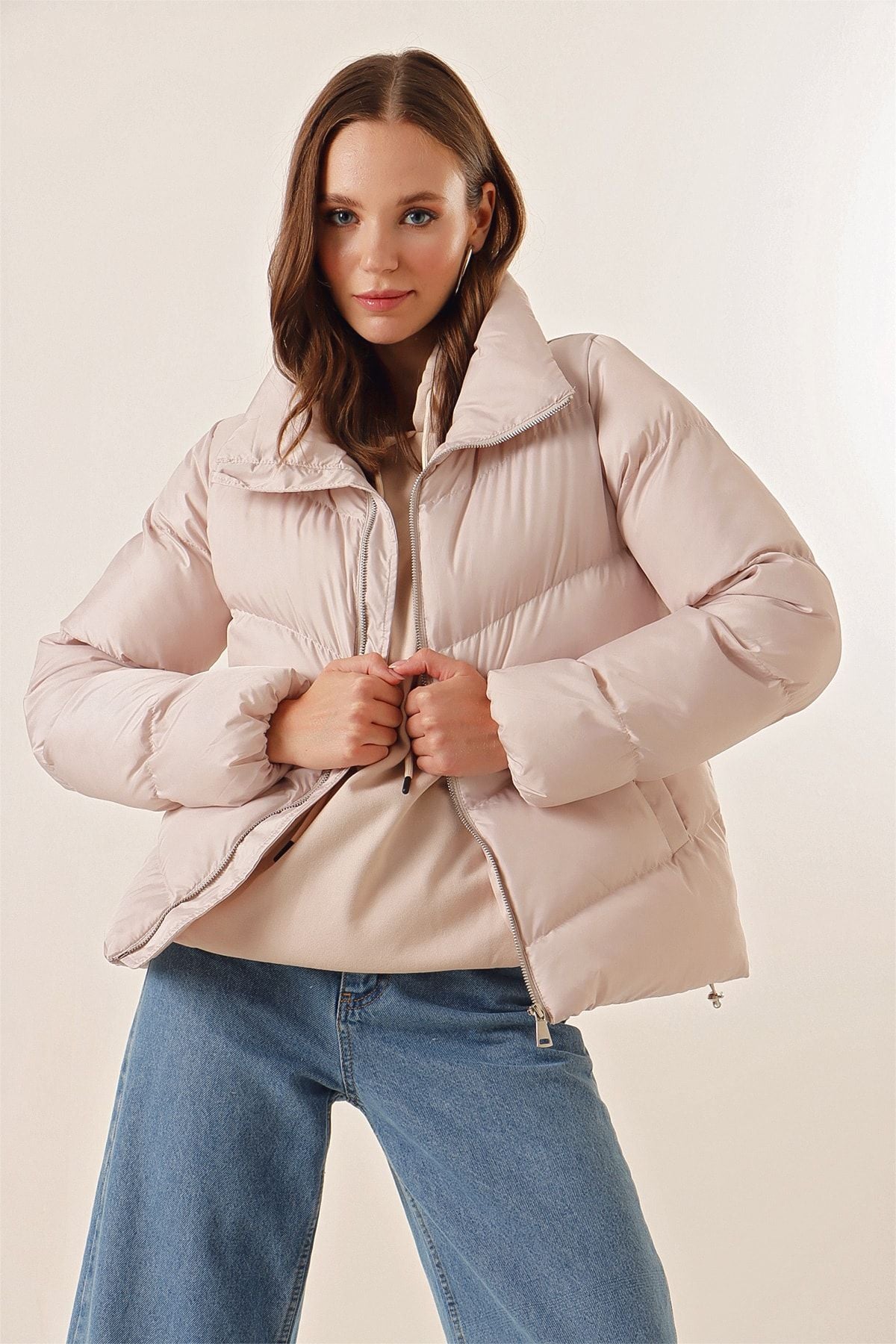 <tc>Manteau matelassé à col droit et fermeture éclair 5205</tc>