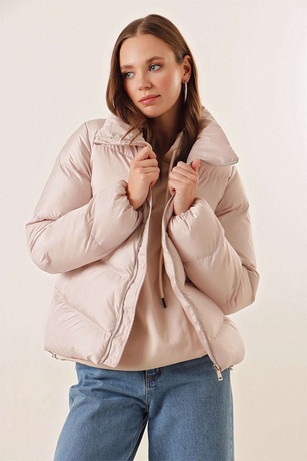 <tc>Manteau matelassé à col droit et fermeture éclair 5205</tc>