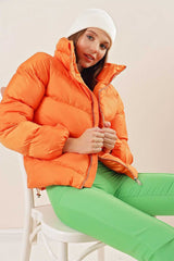 <tc>Manteau matelassé à col droit et fermeture éclair 5205</tc>