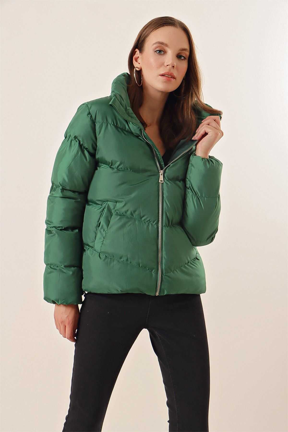 <tc>Manteau matelassé à col droit et fermeture éclair 5205</tc>