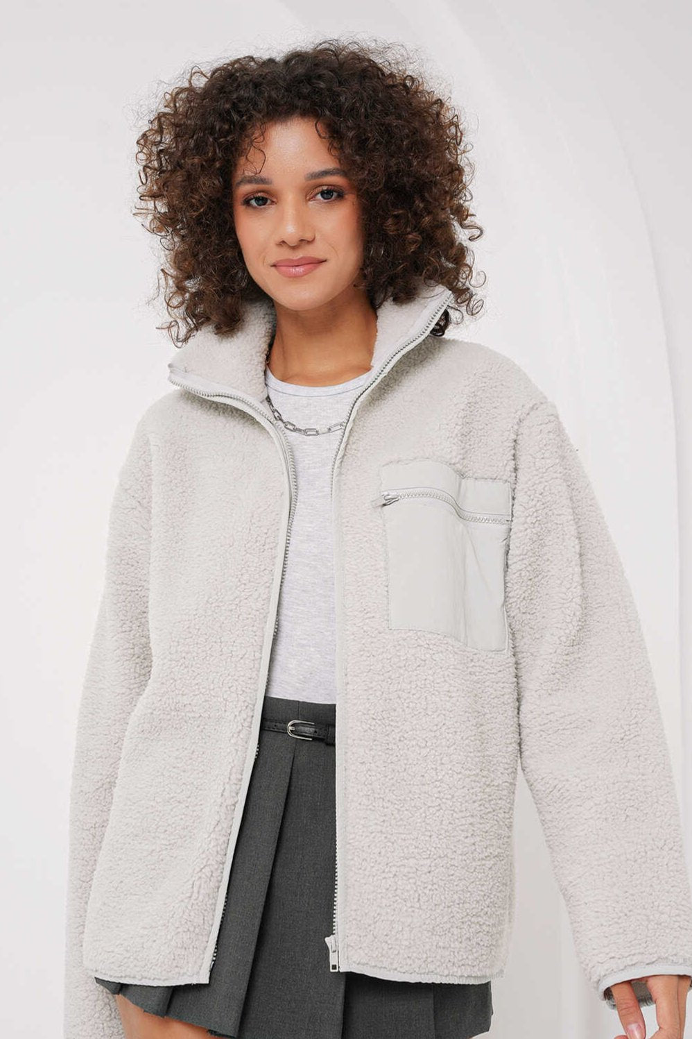 <tc>Veste en peluche oversize à col zippé 55446.</tc>