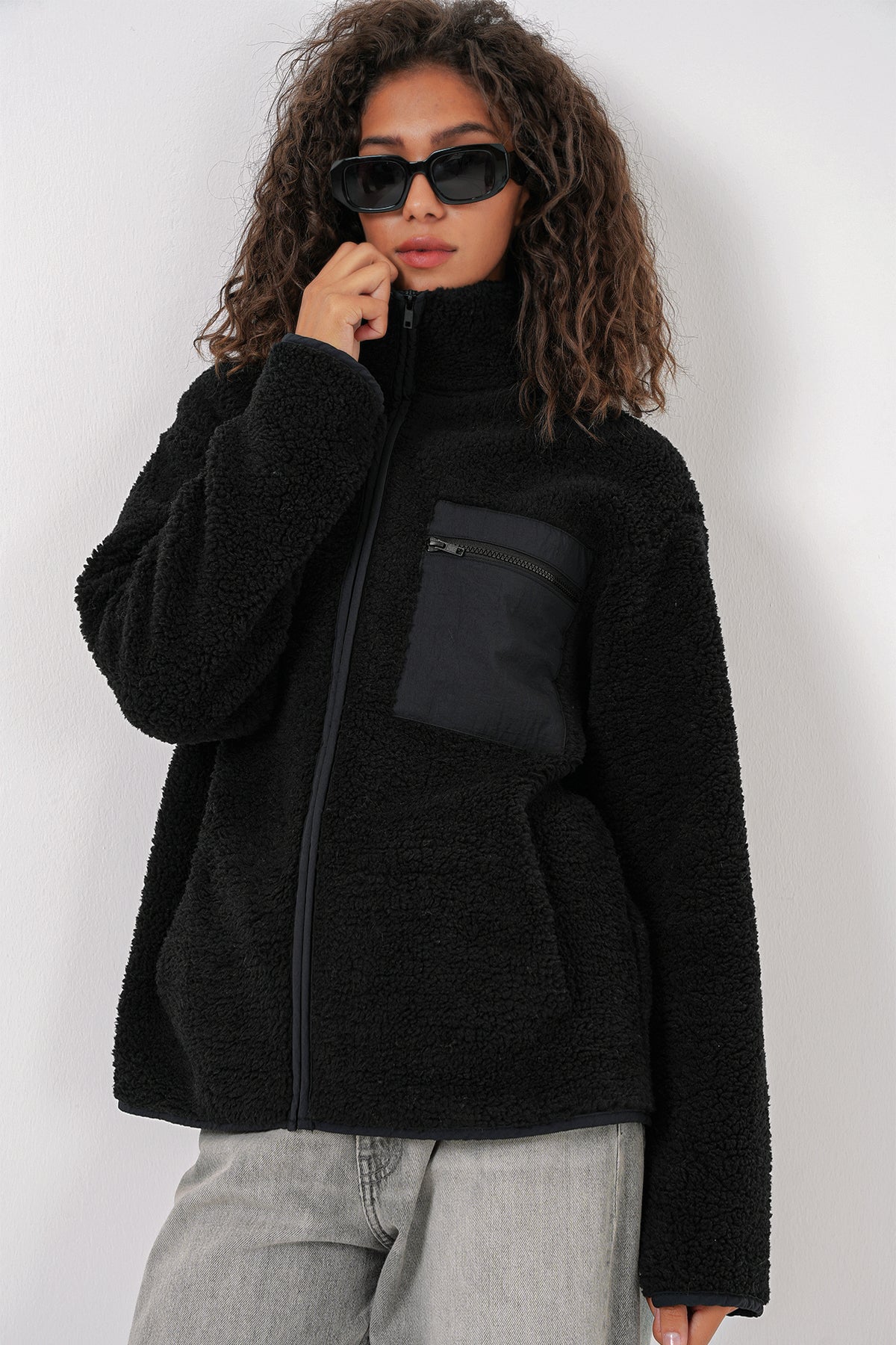 <tc>55455 veste oversize en peluche zippée pour femme - noire</tc>