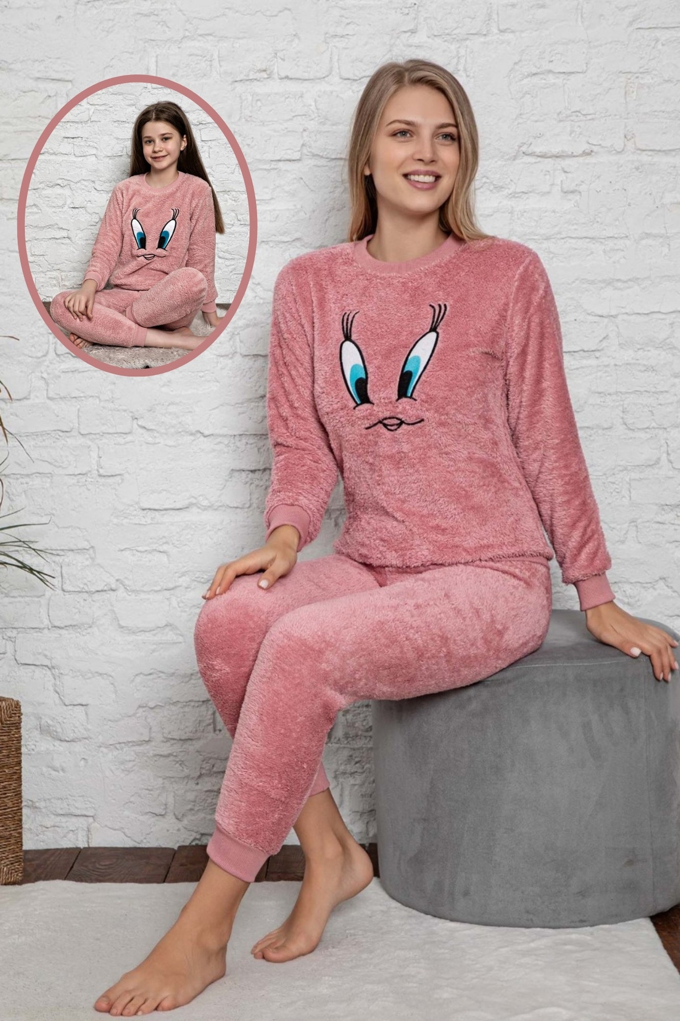 <tc>Ensemble de pyjama en peluche à motifs de poussins pour mère et fille (mère et fille vendues séparément).</tc>