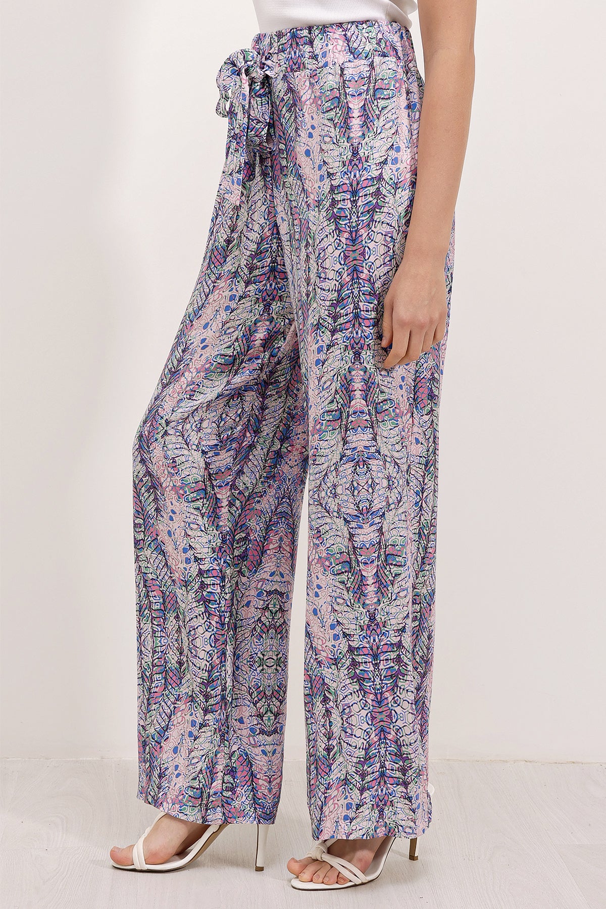 <tc>Pantalon à jambes larges à motif 6523</tc>