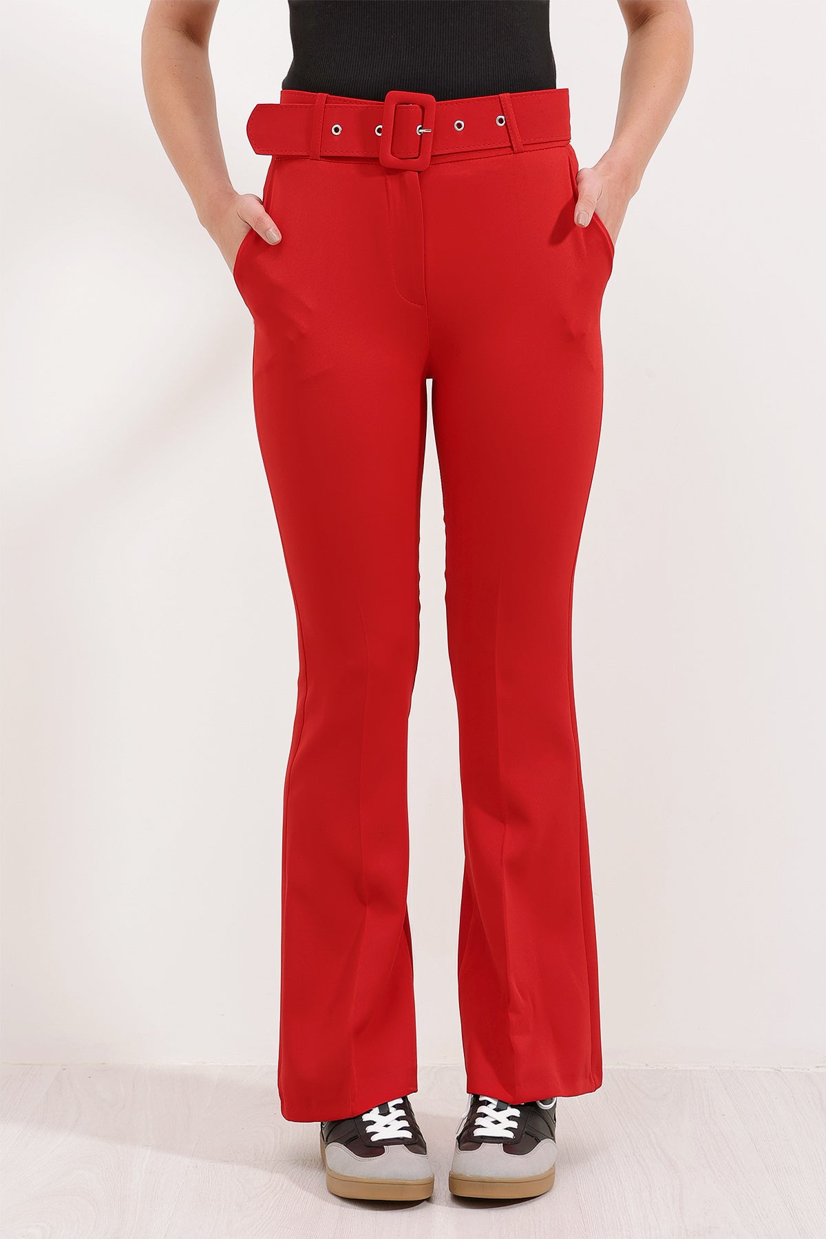 <tc>Pantalon à taille haute à jambes évasées avec ceinture 6649</tc>