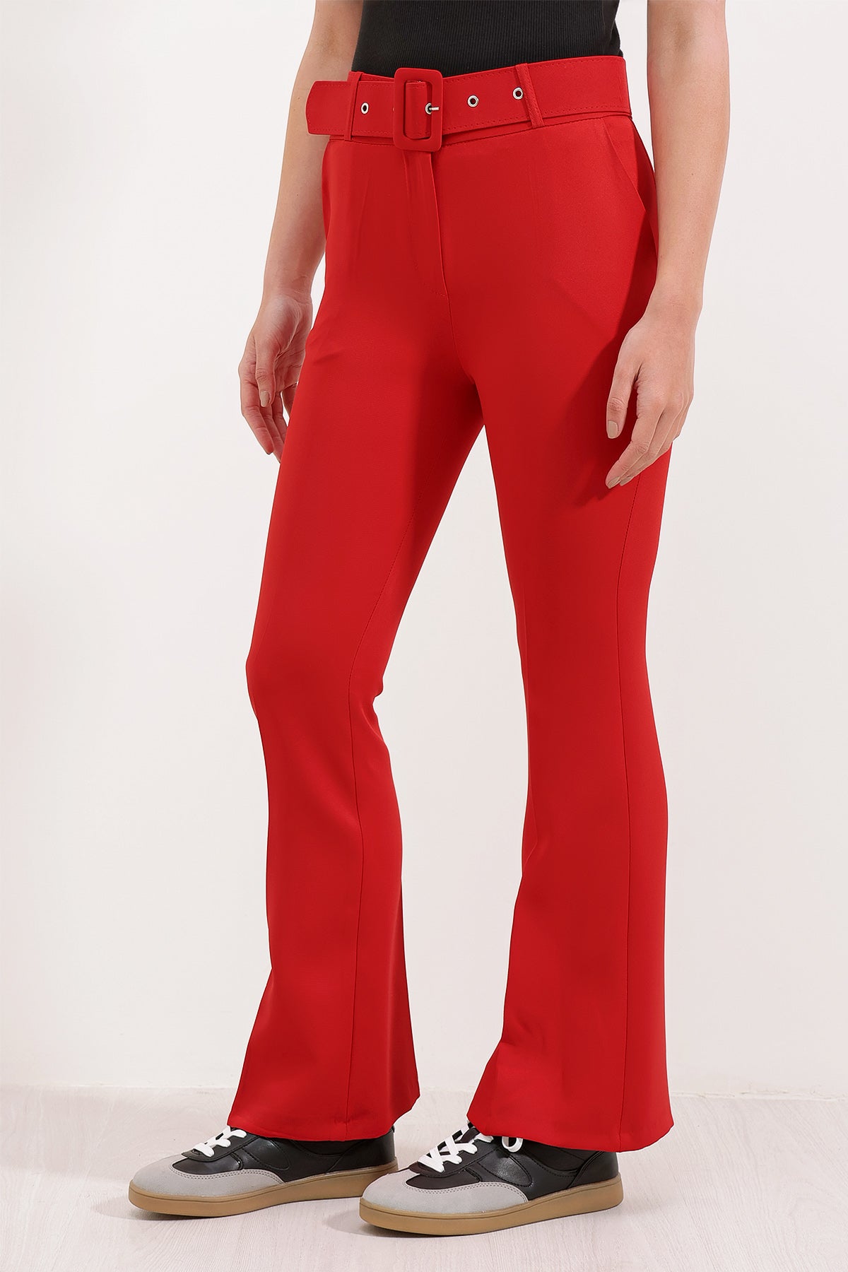 <tc>Pantalon à taille haute à jambes évasées avec ceinture 6649</tc>